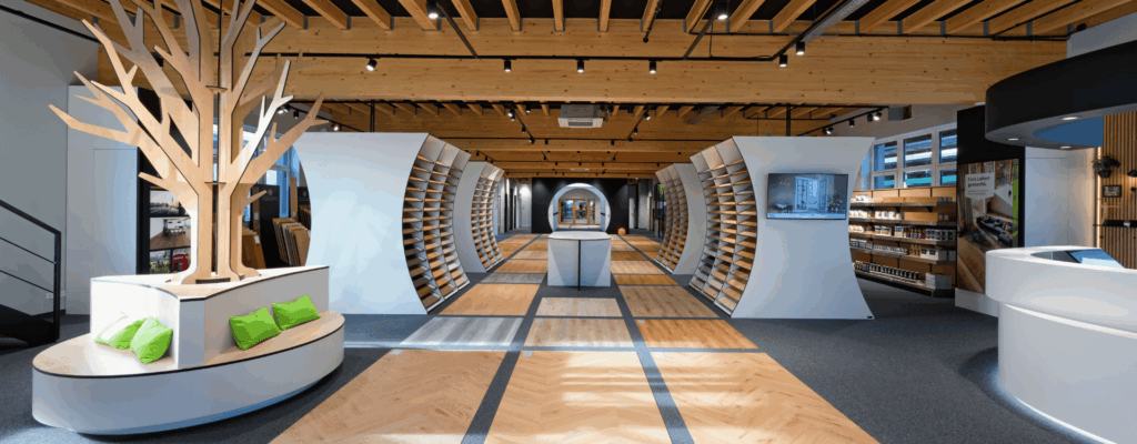 Neuer Showroom Holz Becher